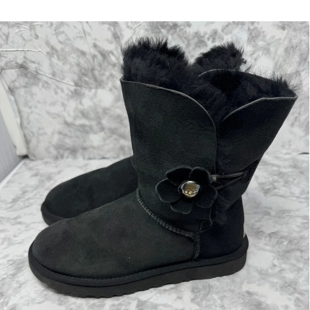 UGG bailey button